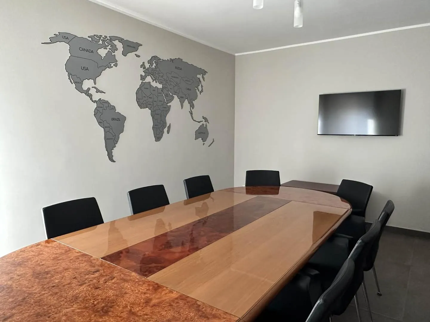 Agora Connect Space Brindisi 0*,  Italia